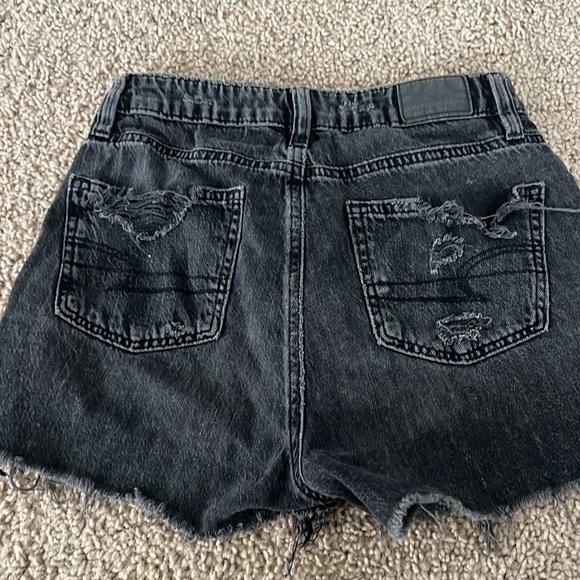 American Eagle distressed denim shorts. Size 00. - Picture 5 of 5